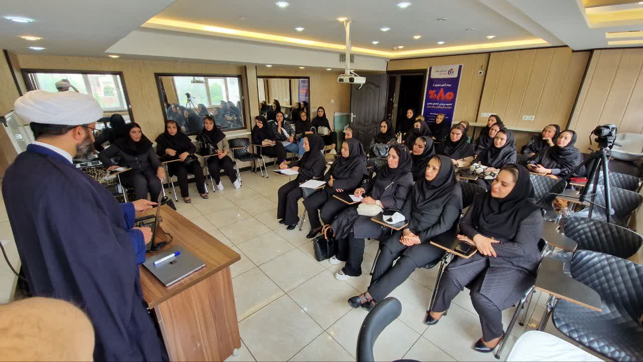 جلسه قرارگاه عفاف و حجاب استانداری فارس در اتحادیه آرایشگران زنانه شیراز